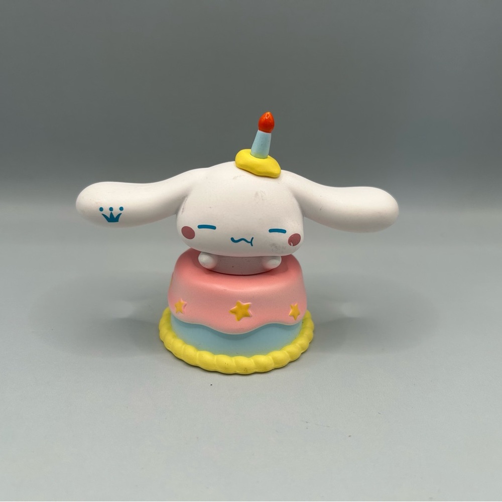 Miniso x Sanrio Cinnamoroll Collection 20th Anniversary Steal a Bite Mini Figure
